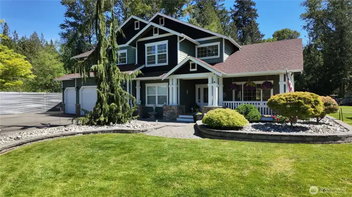 Enter 2822sf of Luxury!
