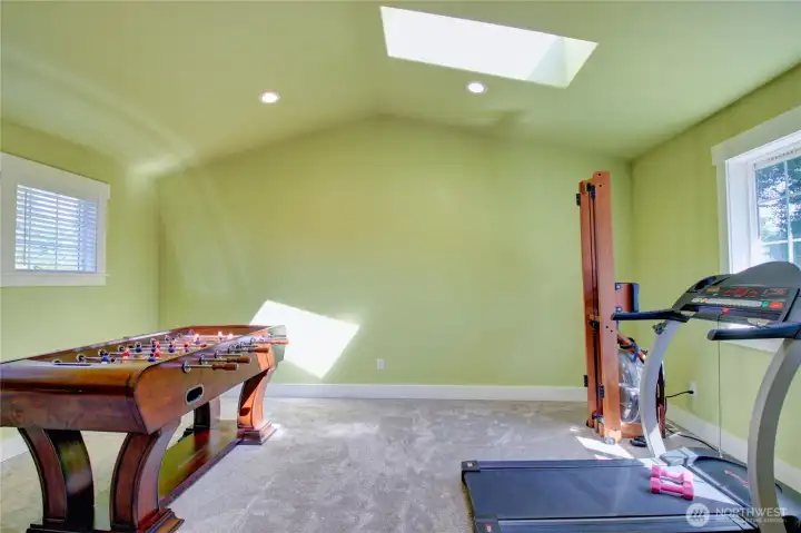 Bonus room - use your imagination: rec-room, exercise room, theater, studio, another bedroom?