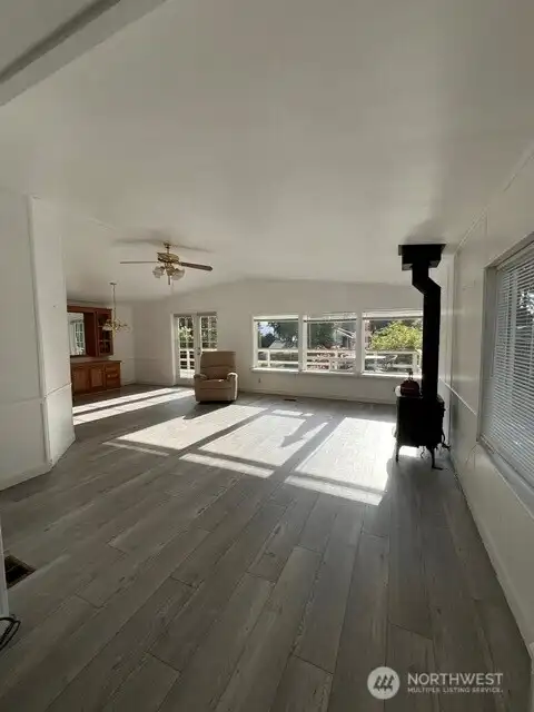 Sun filled Livingroom