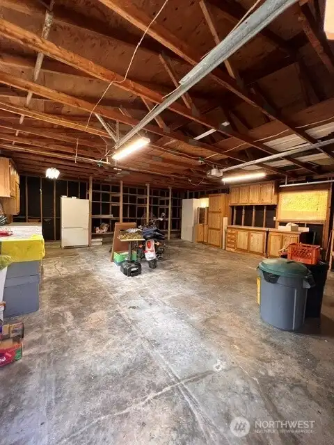 Detached 2 car garage with built in storage shelves