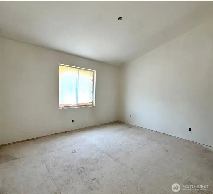 Owner's suite is vaulted with ensuite bath & walk-in closet Owner's suite is vaulted with ensuite bath & walk-in closet