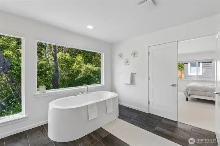 Vessel tub in primary bath