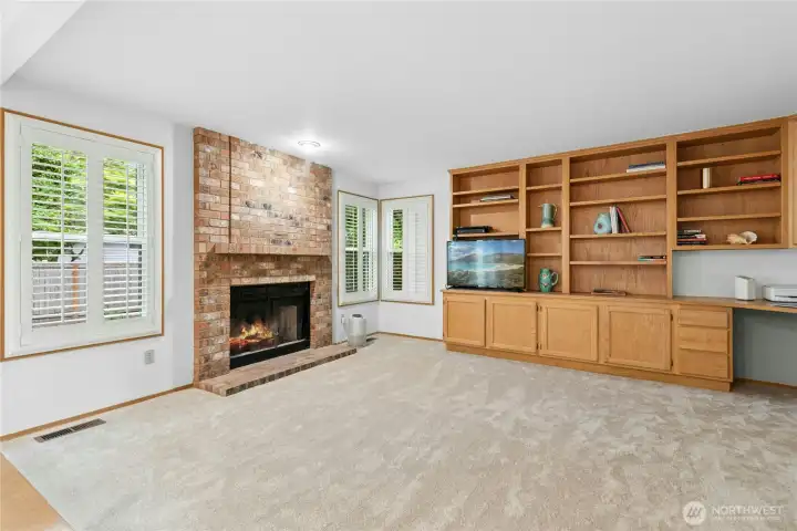 Family room unstaged