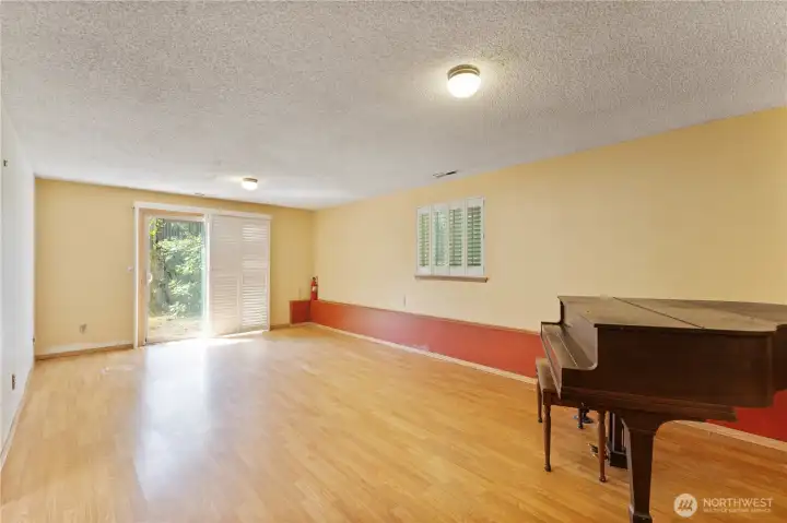 Great room on lower level has LVP and extra sliding door leading to side yard. Custom blinds/sliding door treatments convey