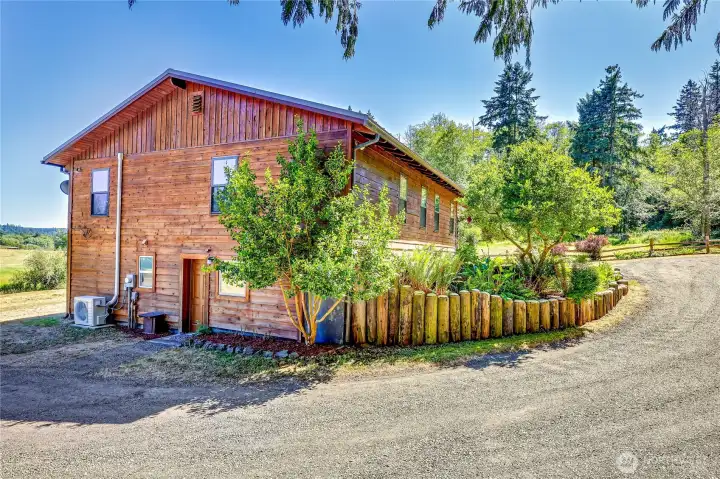 Single story living on both the upper and lower levels of this home. Single story living on both the upper and lower levels of this home.