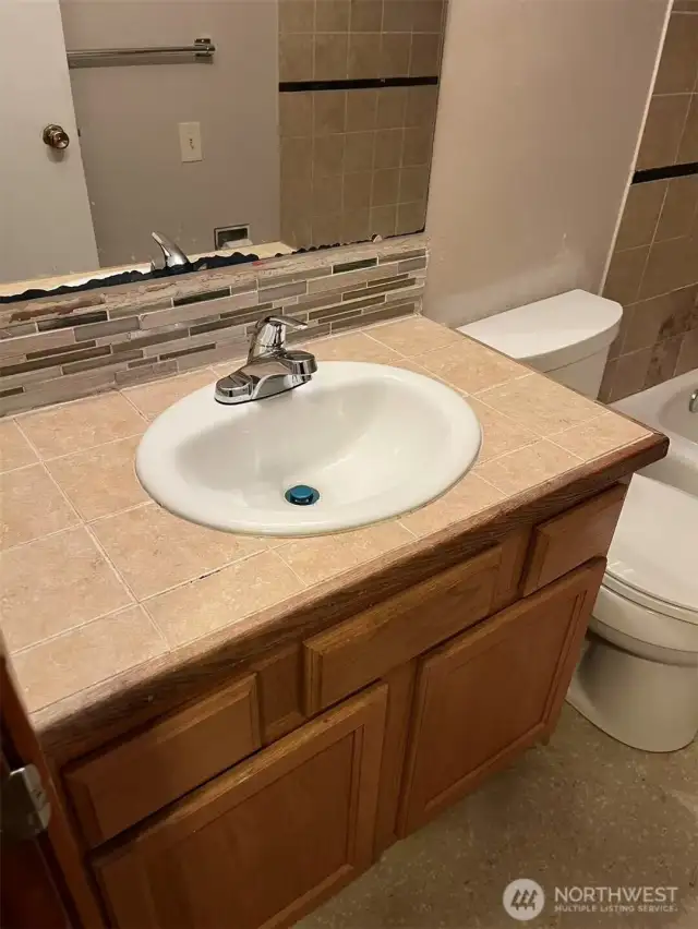 unit 4010 bathroom