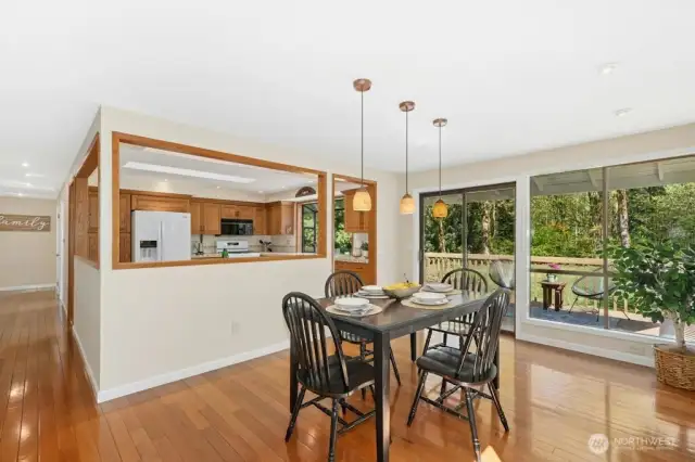 Dining room can accommodate a large crowd