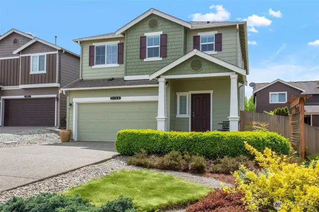 Nice, easy maintenance front yard