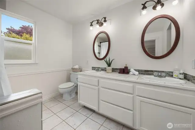 En Suite Primary Bath