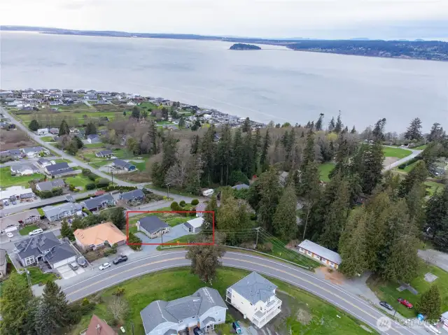 the street below heading west takes you to the community beach access