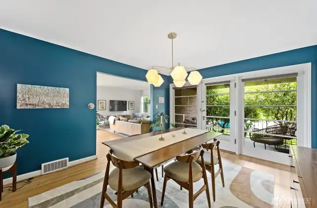Another example of how these homes were designed to let the outside in ---- look at that beautiful wall of windows that lead to a covered porch off the dining room.