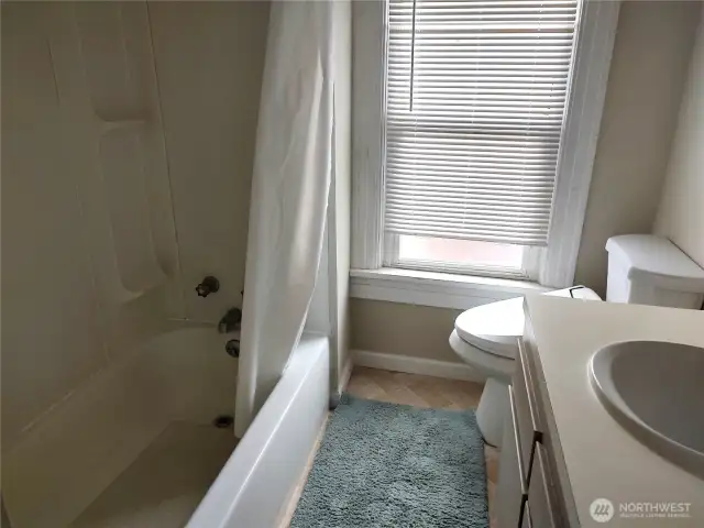 Unite 2 Master Bath- full bath