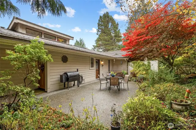 Back patio with room to entertain
