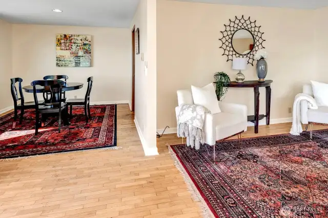 ~convenient circular floorplan