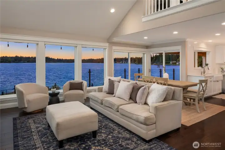 It feels as if you’re sitting right on top of the water, surrounded by breathtaking, expansive views.