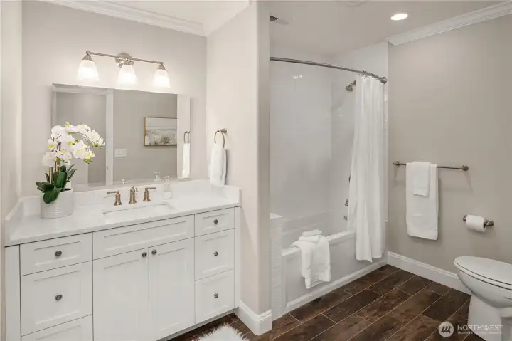 4 bathrooms - there is room for everyone!