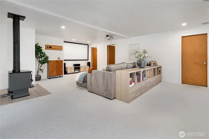 Huge bonus room downstairs!