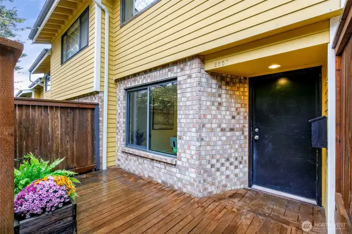 Private patio in the entrance