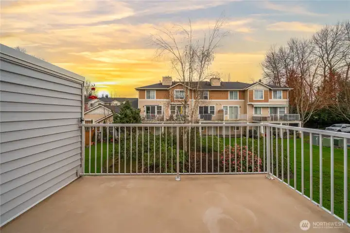 Ready to enjoy! Upper deck With View of Green Space