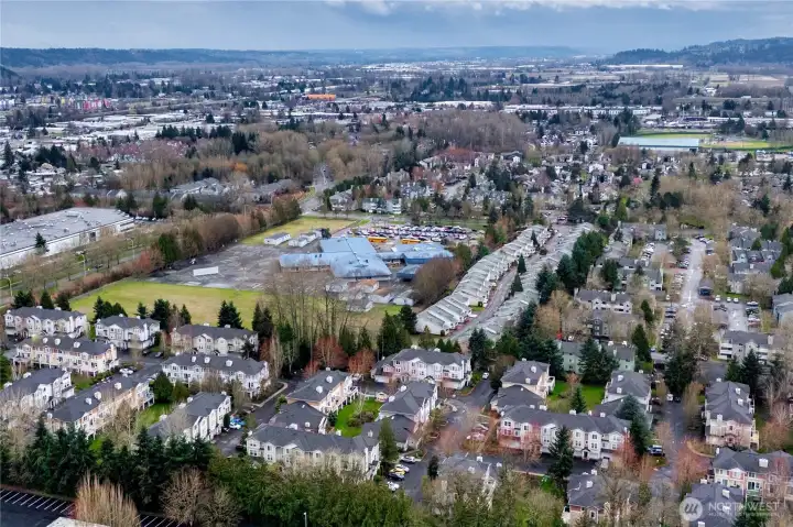 Located in a community with walking trails, mins to Kent Station shopping and transportation.