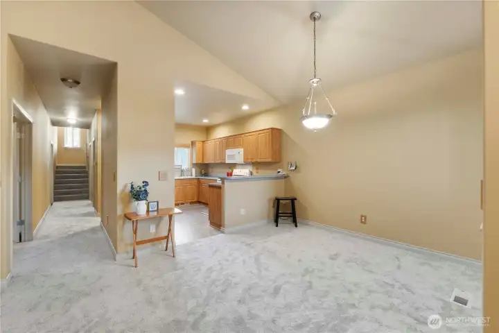 Welcome to this light and bright home!