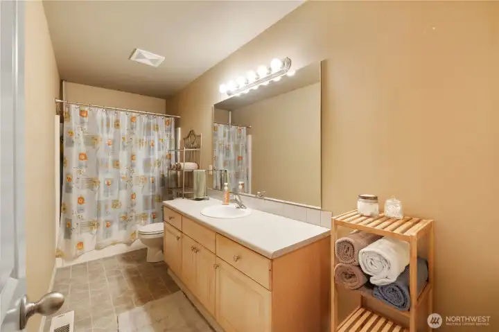 Upstairs Guest Bath is located between the two Guest Bedrooms. Look at all the cabinet, counter and wall space.