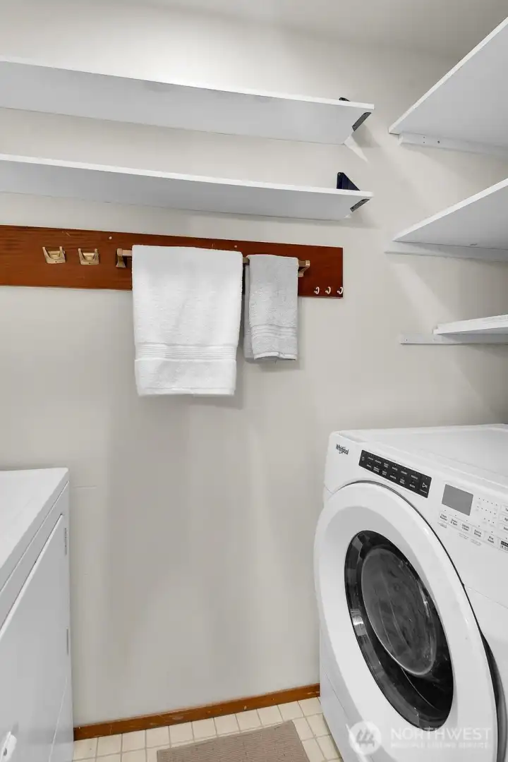 Also, a convenient in-unit laundry! Also, a convenient in-unit laundry!