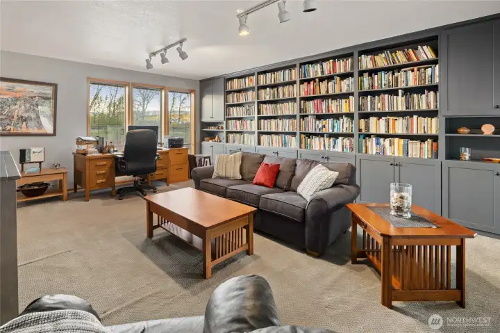 Library/office flex space