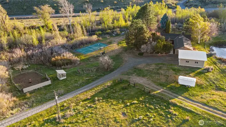 9.2 acres fenced area for grazing animals