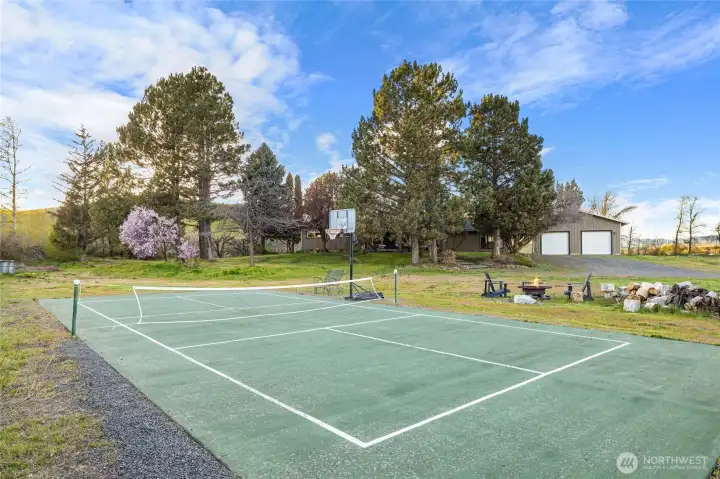 Pickle ball/ baskeball sport court