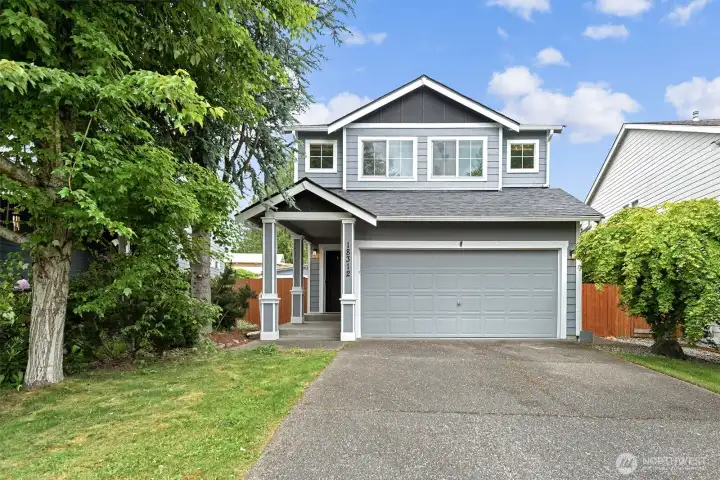 Welcome to this cozy 3BR 2.5BA home in Copperfield Estates!