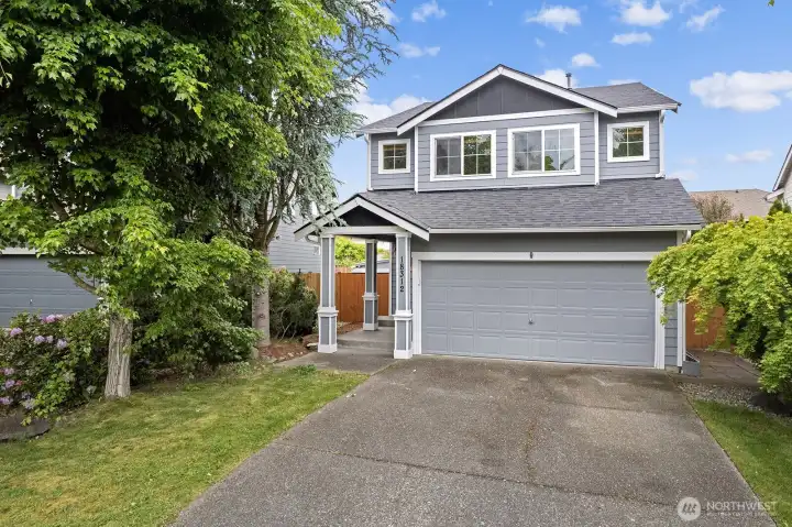 Welcome to this cozy 3BR 2.5BA home in Copperfield Estates!