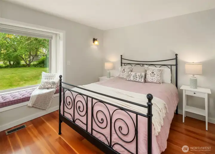 Guest bedroom