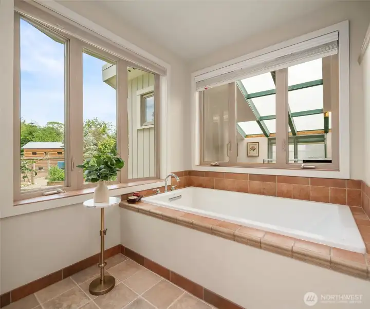 Main floor full bathroom