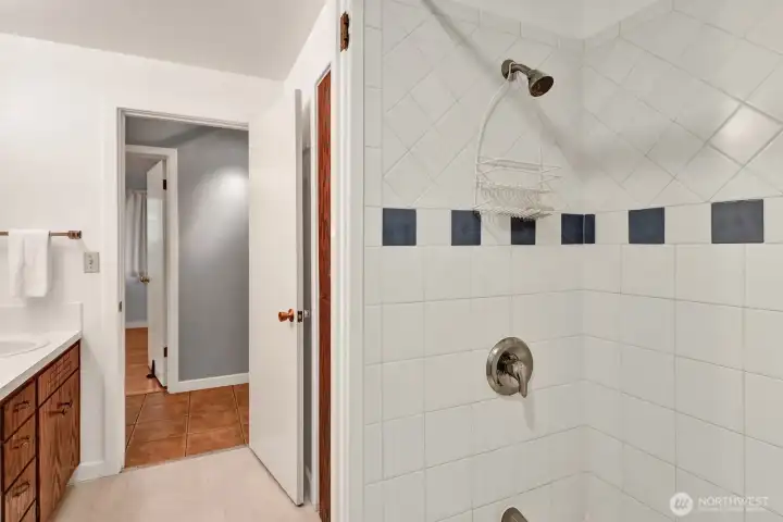 Full bath with tub/shower. Full bath with tub/shower.