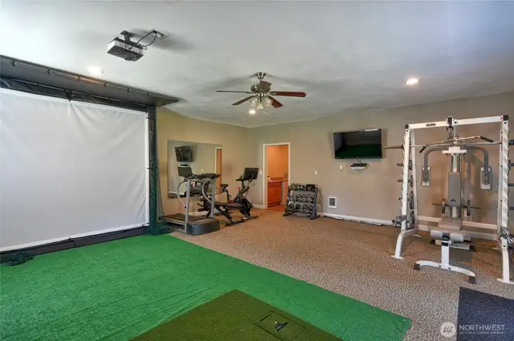 Workout room or playroom Workout room or playroom
