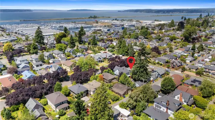 15-minute walk to Port Gardner restaurants, shops, and events 15-minute walk to Port Gardner restaurants, shops, and events