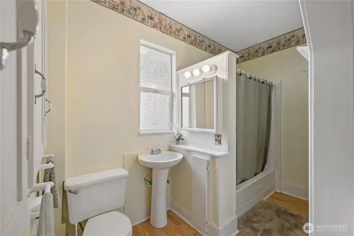 Full bathroom Full bathroom