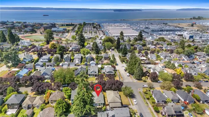 15-minute walk to Port Gardner restaurants, shops, and events 15-minute walk to Port Gardner restaurants, shops, and events