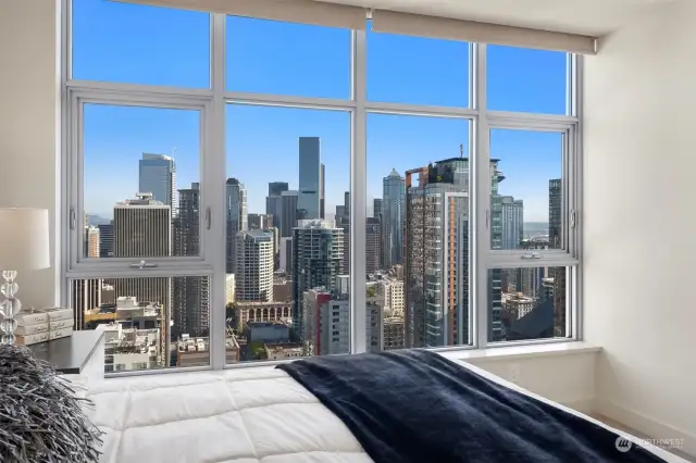 Stunning City View from Bed