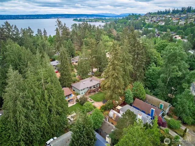 Lake Washington with Matthews Beach Park 2 just blocks.