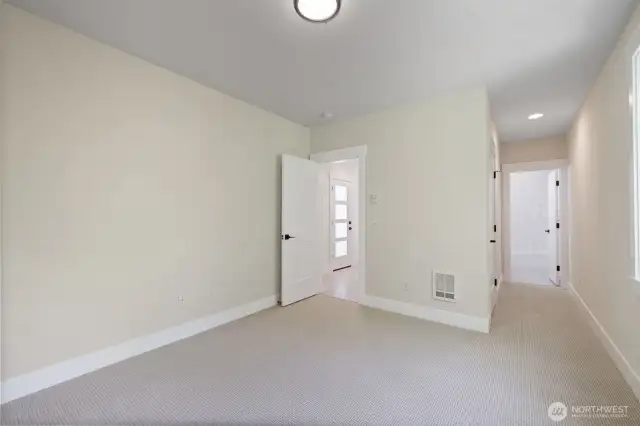 Lower level en suite.