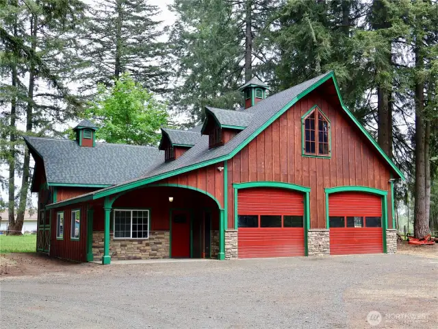 Outstanding craftsmans Workshop plus executive office.