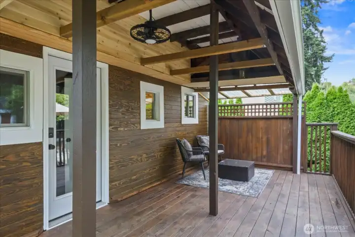 Covered porch, great for a rainy day!