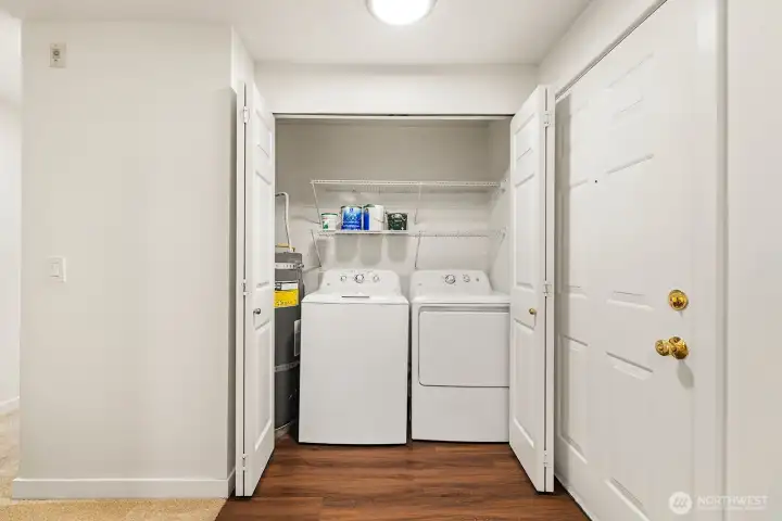 Laundry inside unit - Full size washer/dryer!