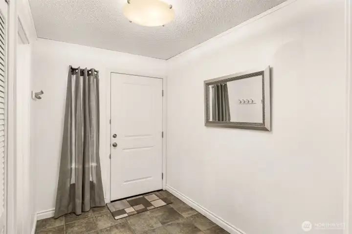 Ample space for hanging coats, umbrellas, shopping bags and more.