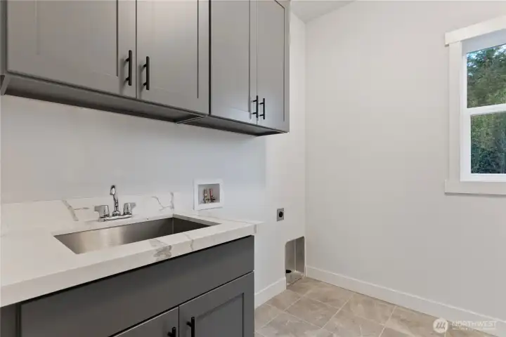 PHOTOS ARE FOR ILLUSTRATION PURPOSES