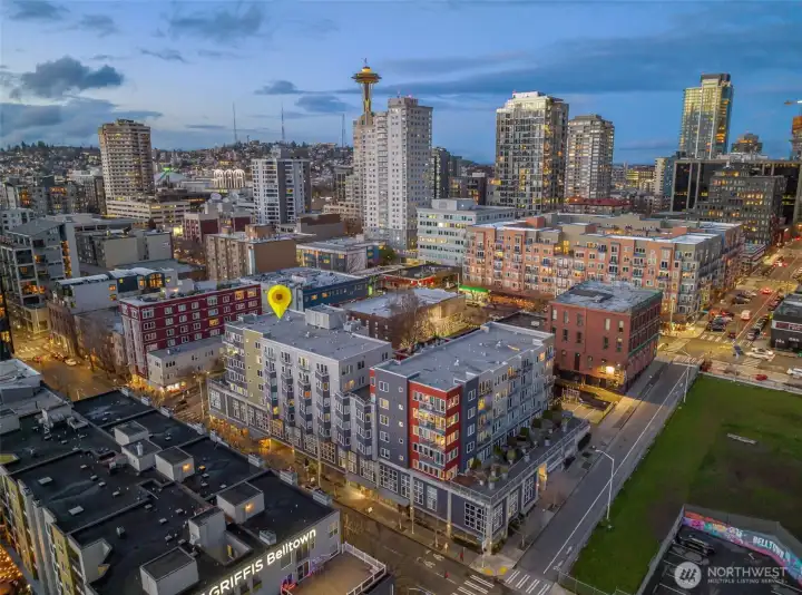 Steps to restaurants, bars, the waterfront, and light rail for easy access around Seattle