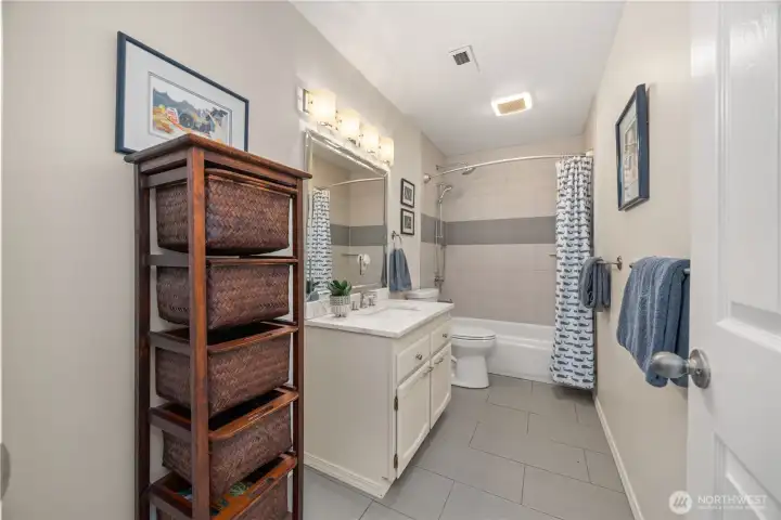 Lower level primary ensuite