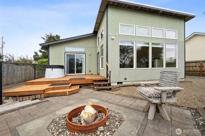 Large Deck & Firepit for Entertaining
